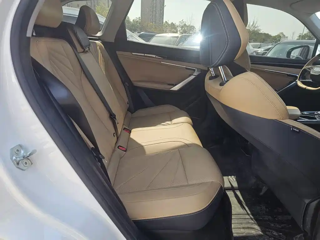 Geely Auto Boyue L 2023 1.5TD DCT Prestige Edition 2023 - thumbnail 6