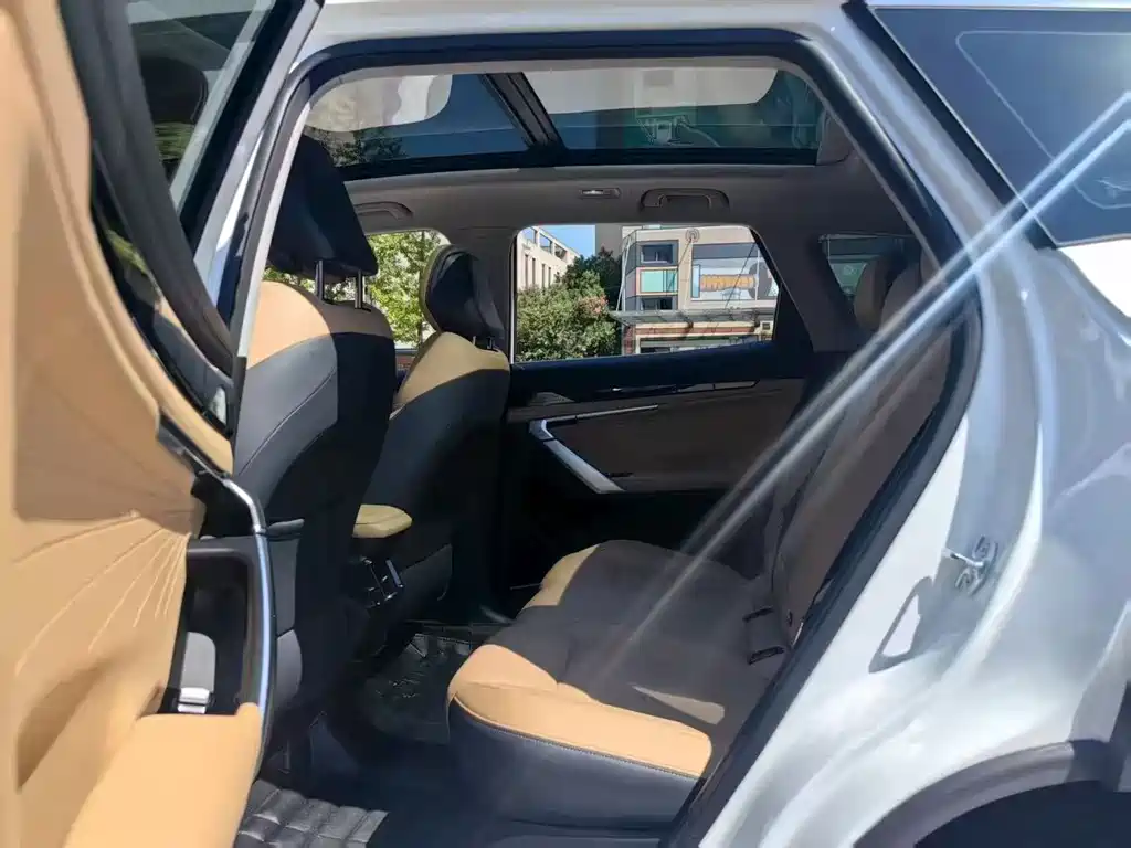 Geely Auto Boyue L 2023 1.5TD DCT Prestige Edition 2023 - thumbnail 8