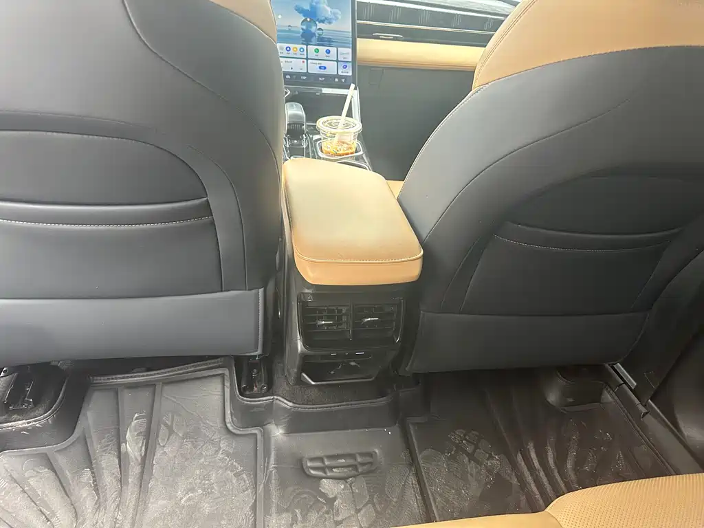 Geely Auto Geely Boyue L 1.5TD DCT Premium 2022 - thumbnail 9