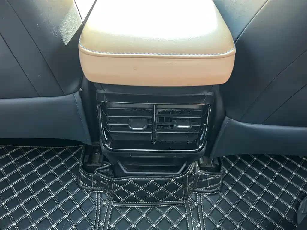 Geely Auto Geely Boyue L 1.5TD DCT Premium 2022 - thumbnail 20