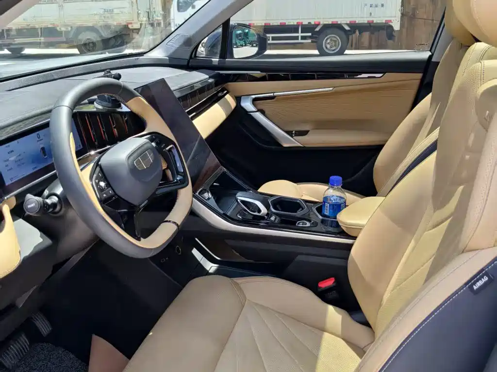 Geely Auto Boyue L 2023 1.5TD DCT Honor Edition 2023 - thumbnail 4