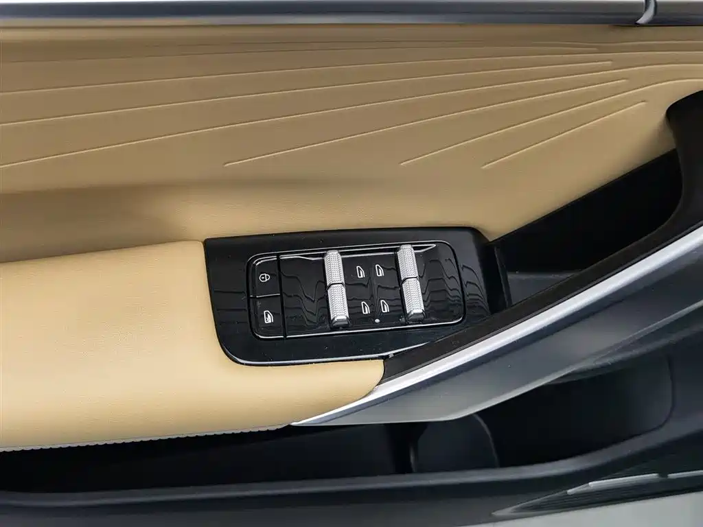 Geely Auto Geely Boyue L 1.5TD DCT Premium 2023 - thumbnail 9