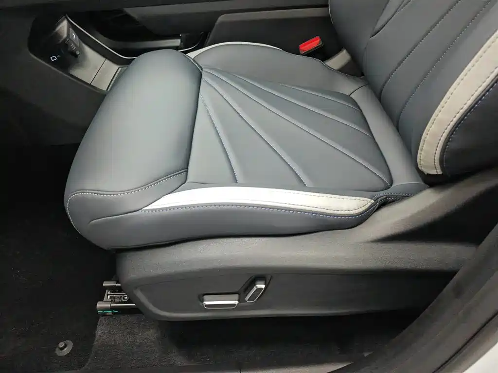 Geely Auto Geely Boyue L 2023 1.5TD DCT Honor Edition 2023 - thumbnail 20