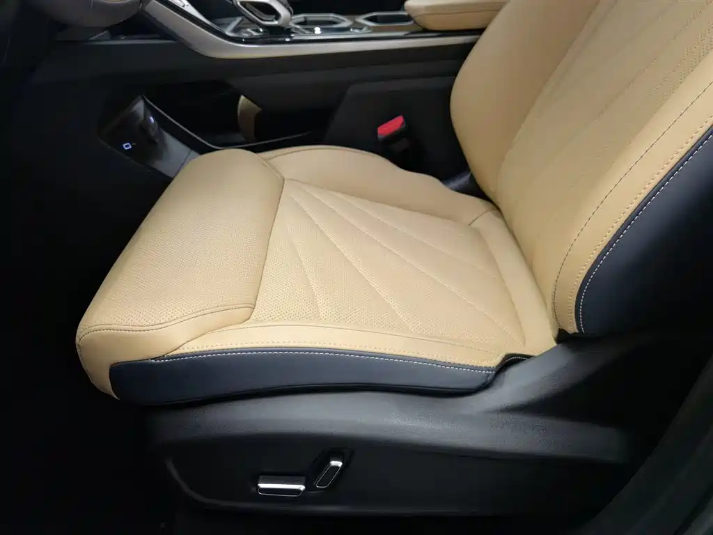 Geely Auto Geely Boyue L 1.5TD DCT Premium 2023 - thumbnail 20