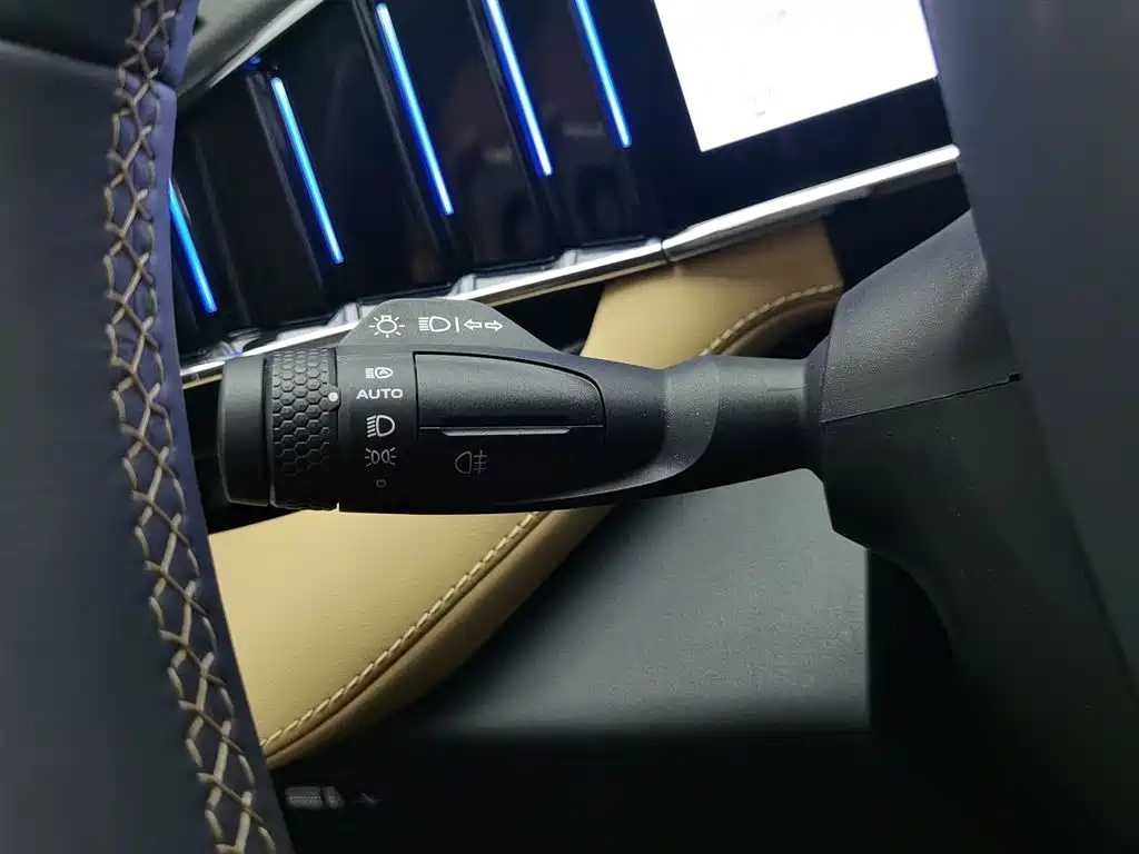 Geely Auto Geely Boyue L 1.5TD DCT Premium 2023 - thumbnail 21