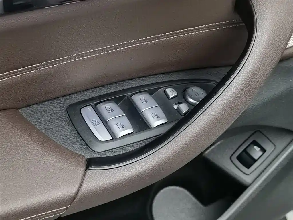 BMW BMW X2 2021 sDrive25i M Off-Road Package 2020 - thumbnail 9