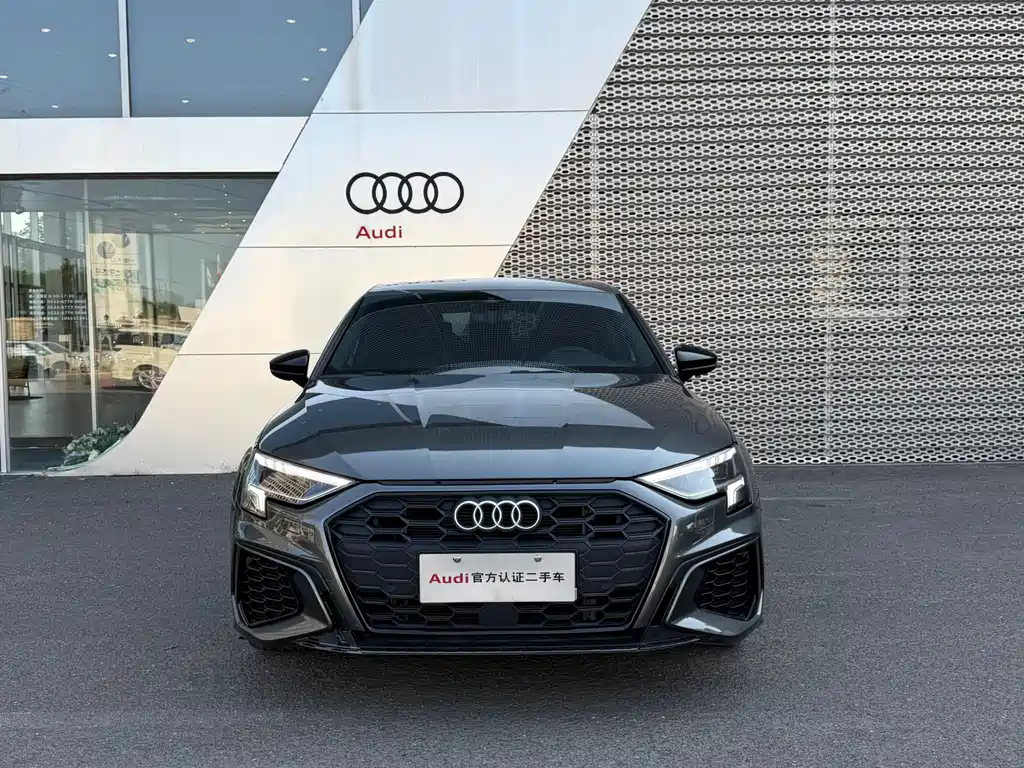 Audi Audi A3L Limousine 35 TFSI 2023 - thumbnail 2