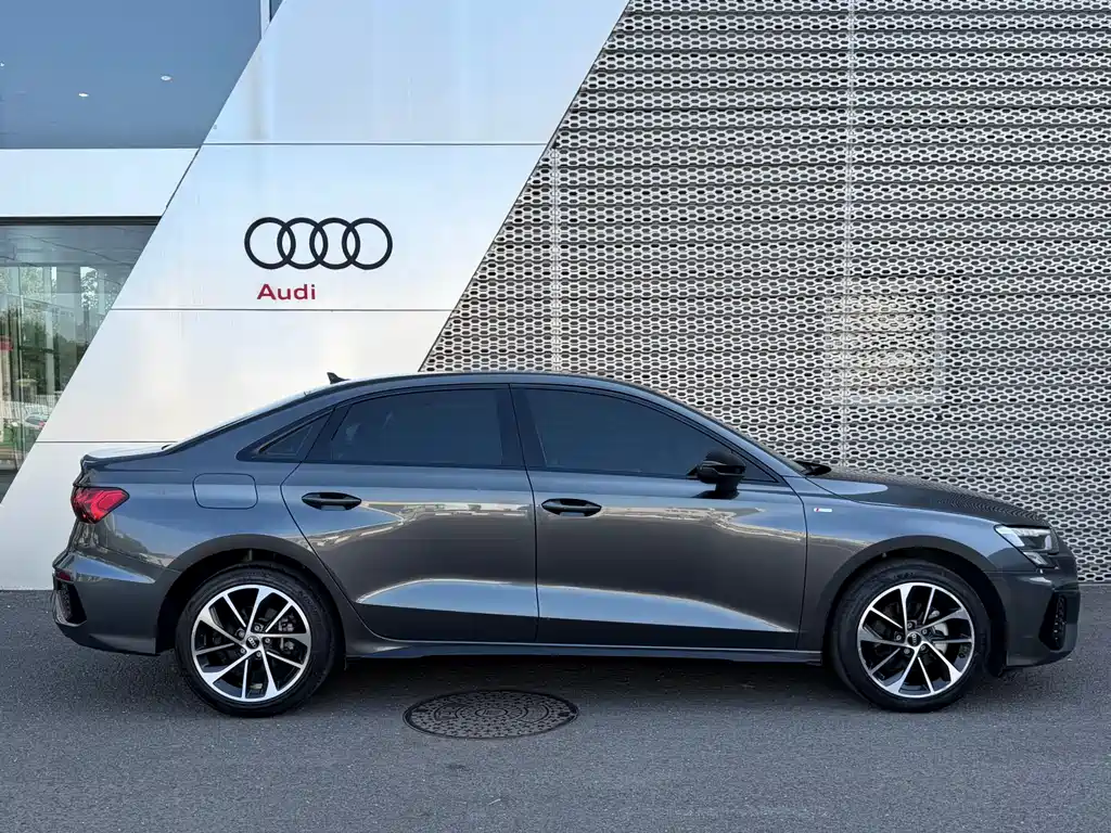 Audi Audi A3L Limousine 35 TFSI 2023 - thumbnail 3