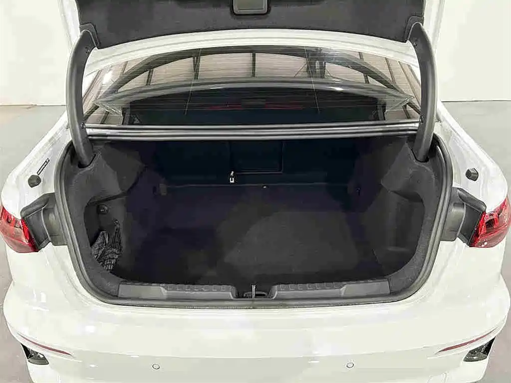 Audi Audi A3L Limousine 35 TFSI 2024 - thumbnail 6