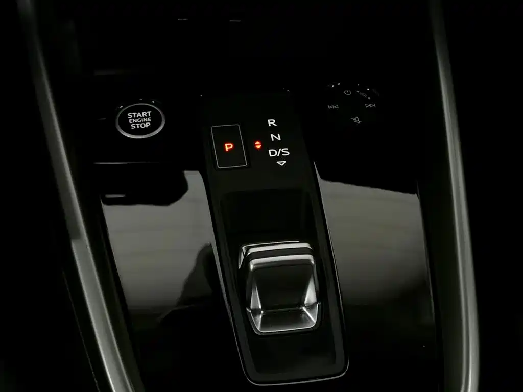 Audi Audi A3 2023 Sportback 35 TFSI Luxury Sport 2024 - thumbnail 13