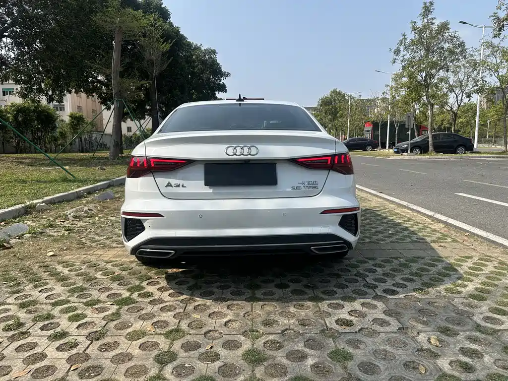 Audi Audi A3L Limousine 35 TFSI 2023 - thumbnail 2