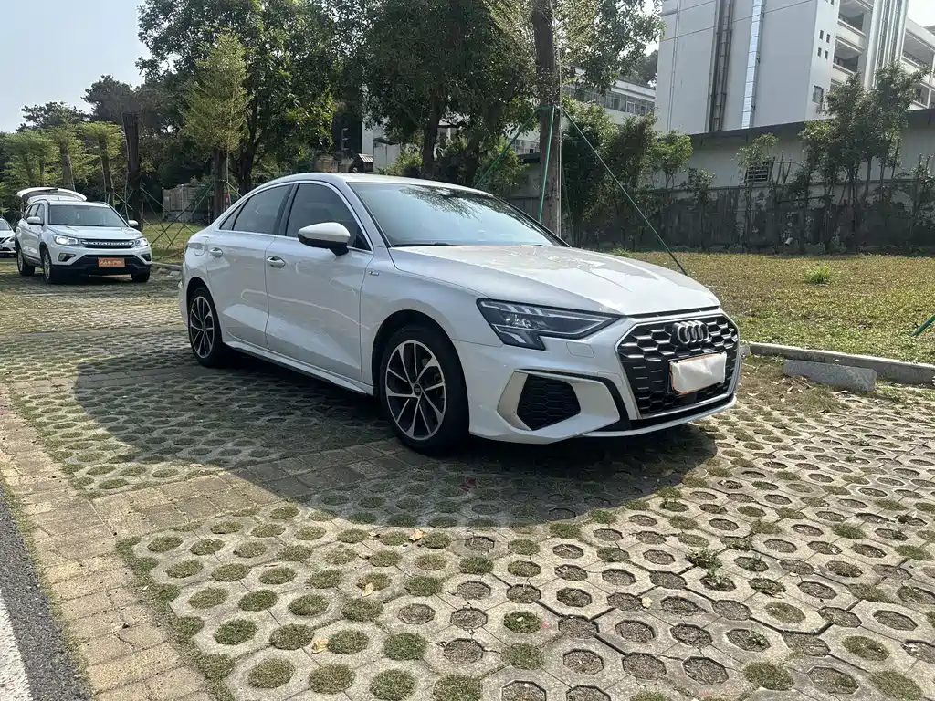 Audi Audi A3L Limousine 35 TFSI 2023 - thumbnail 3