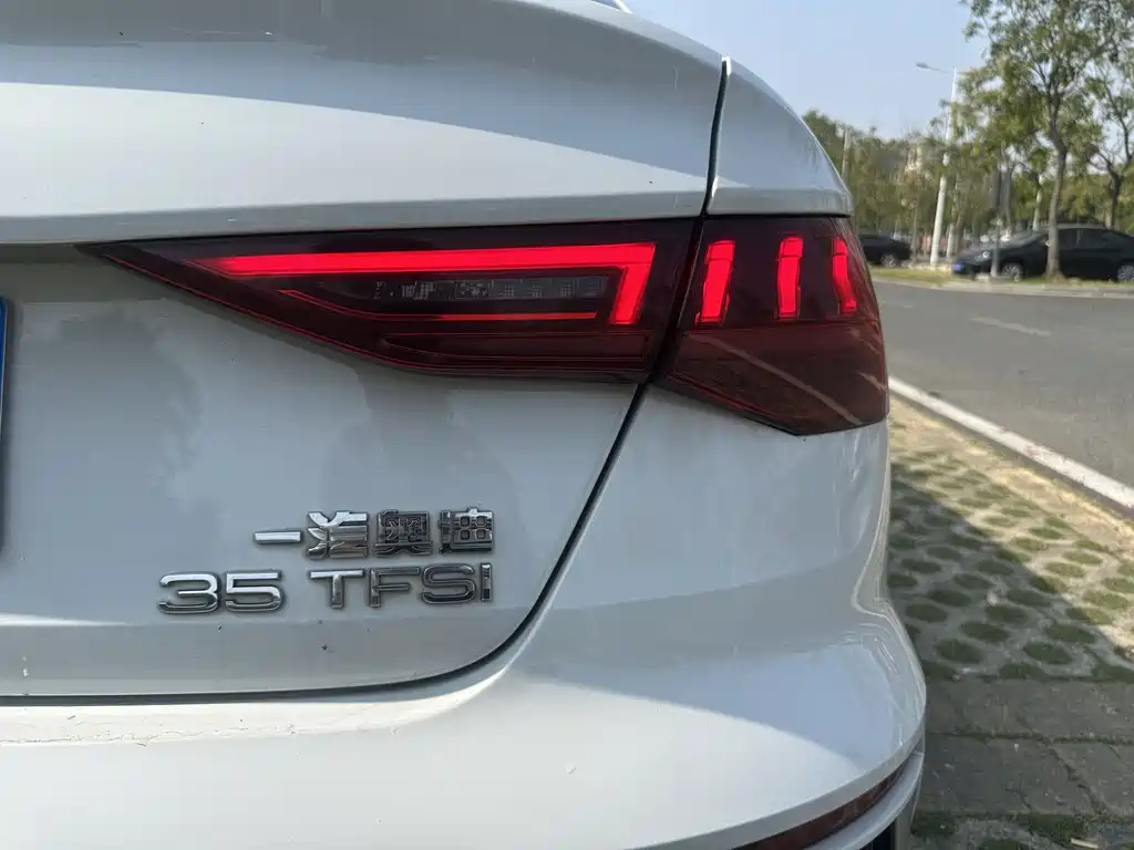 Audi Audi A3L Limousine 35 TFSI 2023 - thumbnail 6