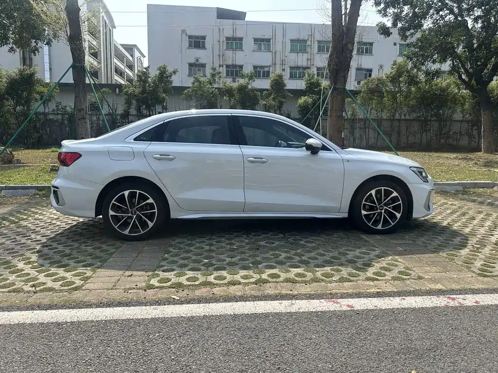 Audi Audi A3L Limousine 35 TFSI 2023 - thumbnail 13