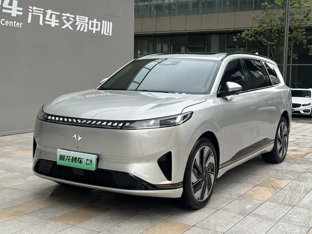 Dongfeng Yipai eπ008 2025 210 Ultra Ruyi Edition 5-Seater 2025 - thumbnail 2