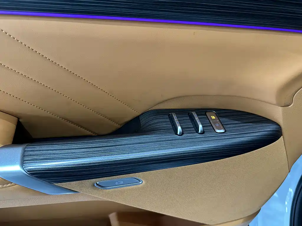 Dongfeng eπ eπ008 210Ultra EREV 2025 - thumbnail 5