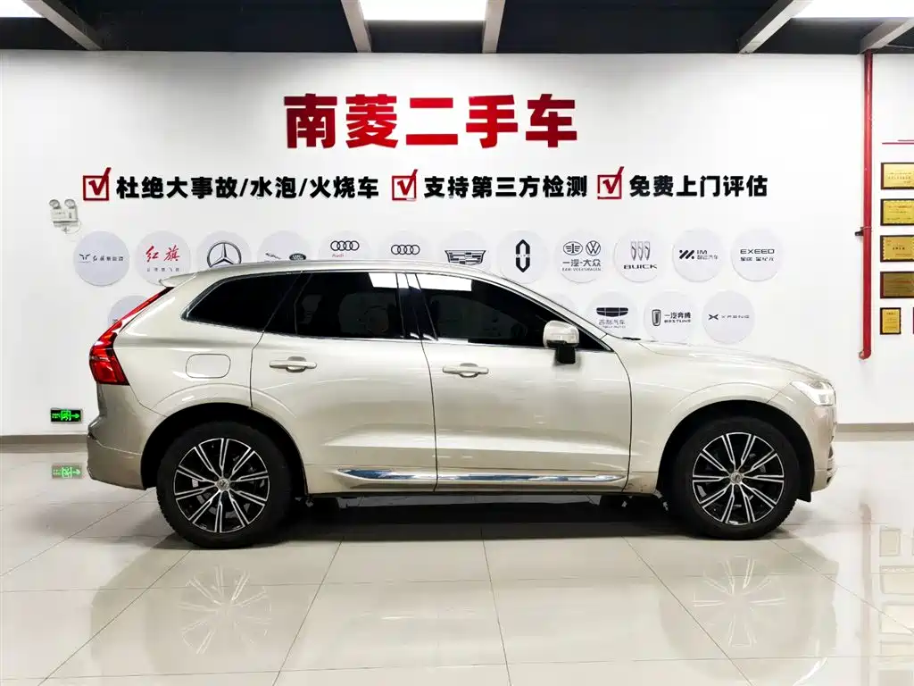 Volvo Volvo XC60 T5 AWD Momentum 2021 - thumbnail 5