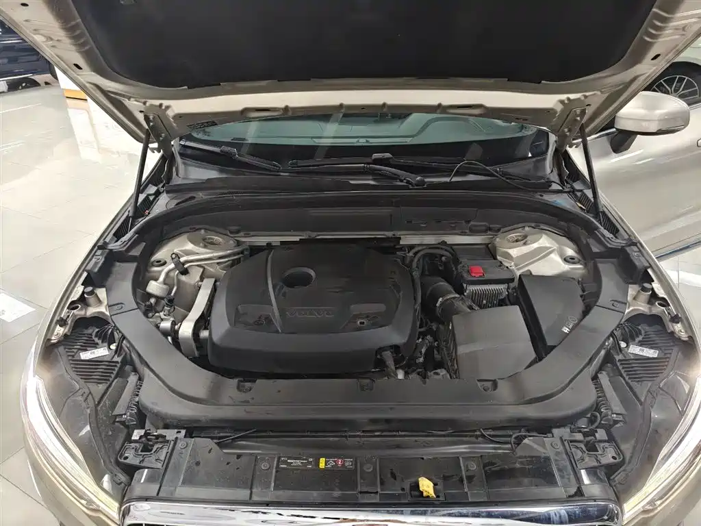 Volvo Volvo XC60 T5 AWD Momentum 2021 - thumbnail 11