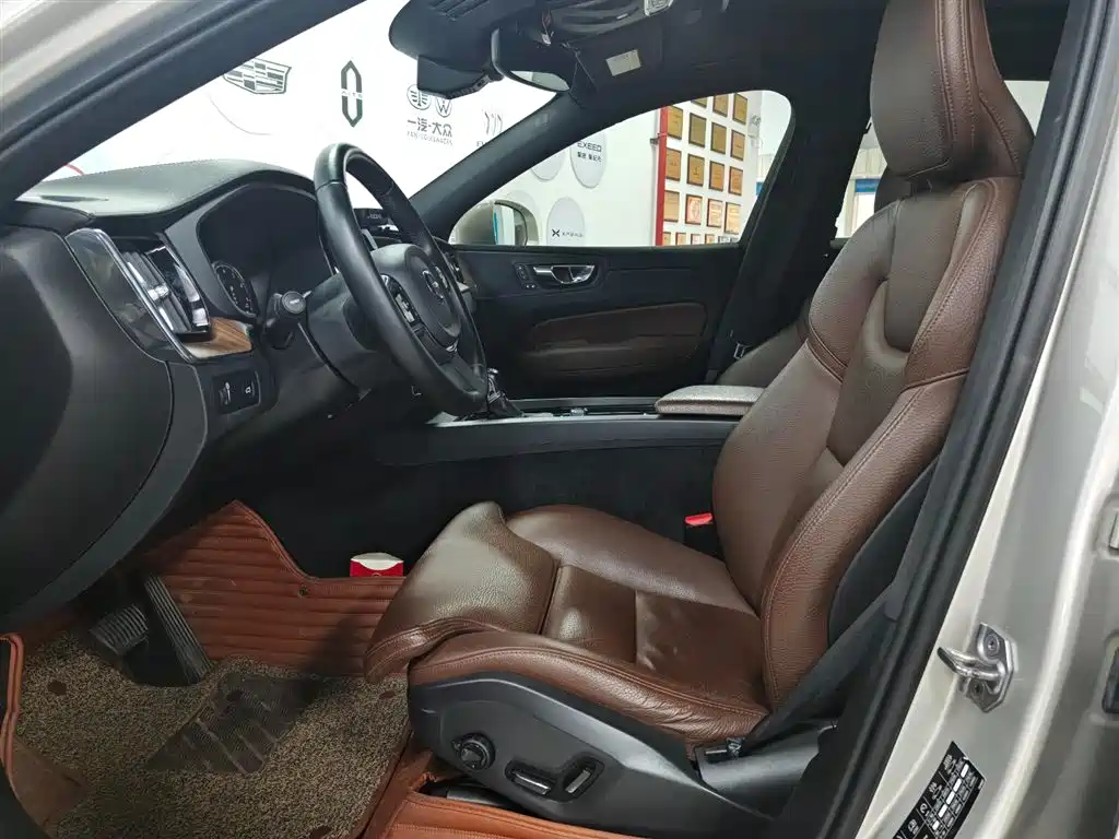 Volvo Volvo XC60 T5 AWD Momentum 2021 - thumbnail 14