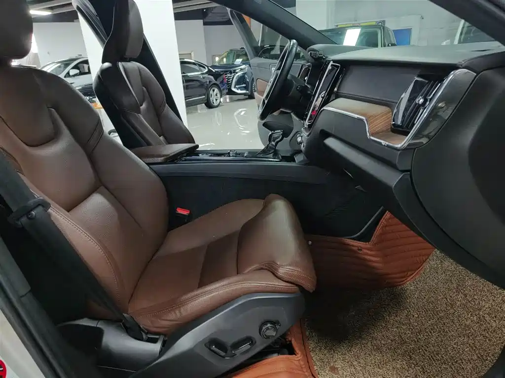 Volvo Volvo XC60 T5 AWD Momentum 2021 - thumbnail 18