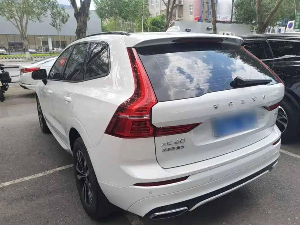 Volvo Volvo XC60 2021 T5 AWD Momentum 2020 - thumbnail 5