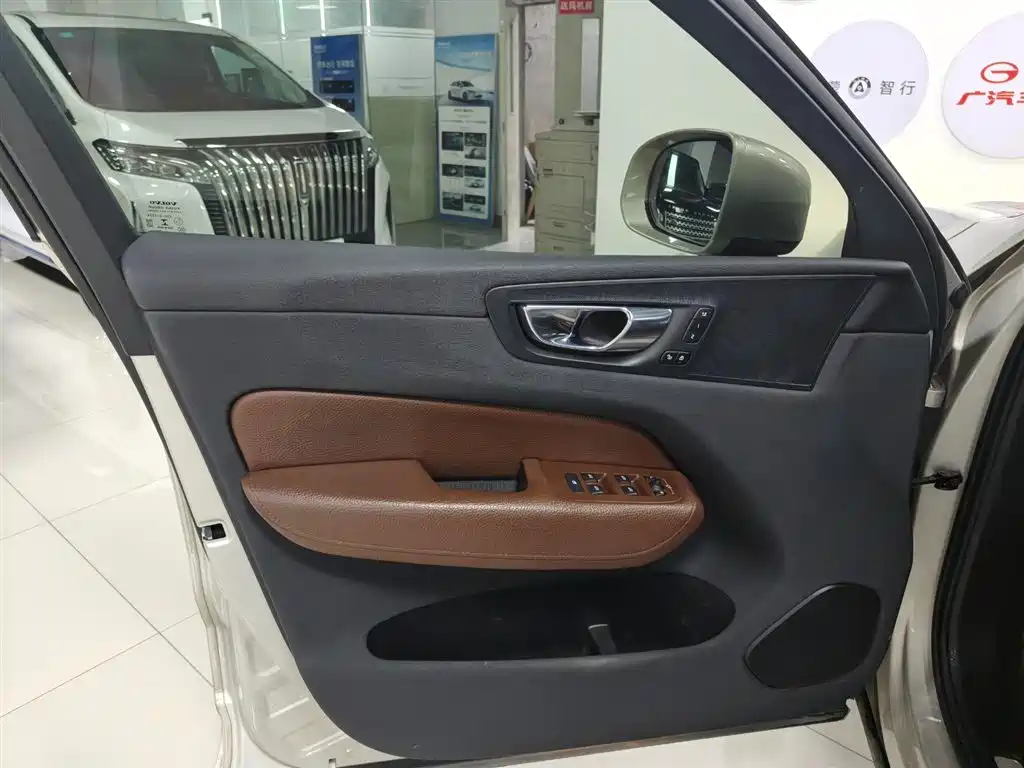 Volvo Volvo XC60 T5 AWD Momentum 2021 - thumbnail 24