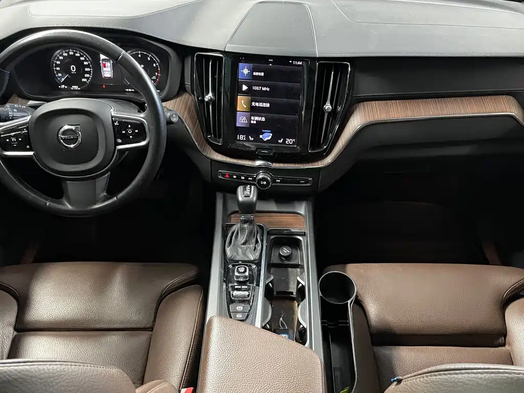 Volvo Volvo XC60 T5 AWD Momentum 2020 - thumbnail 6