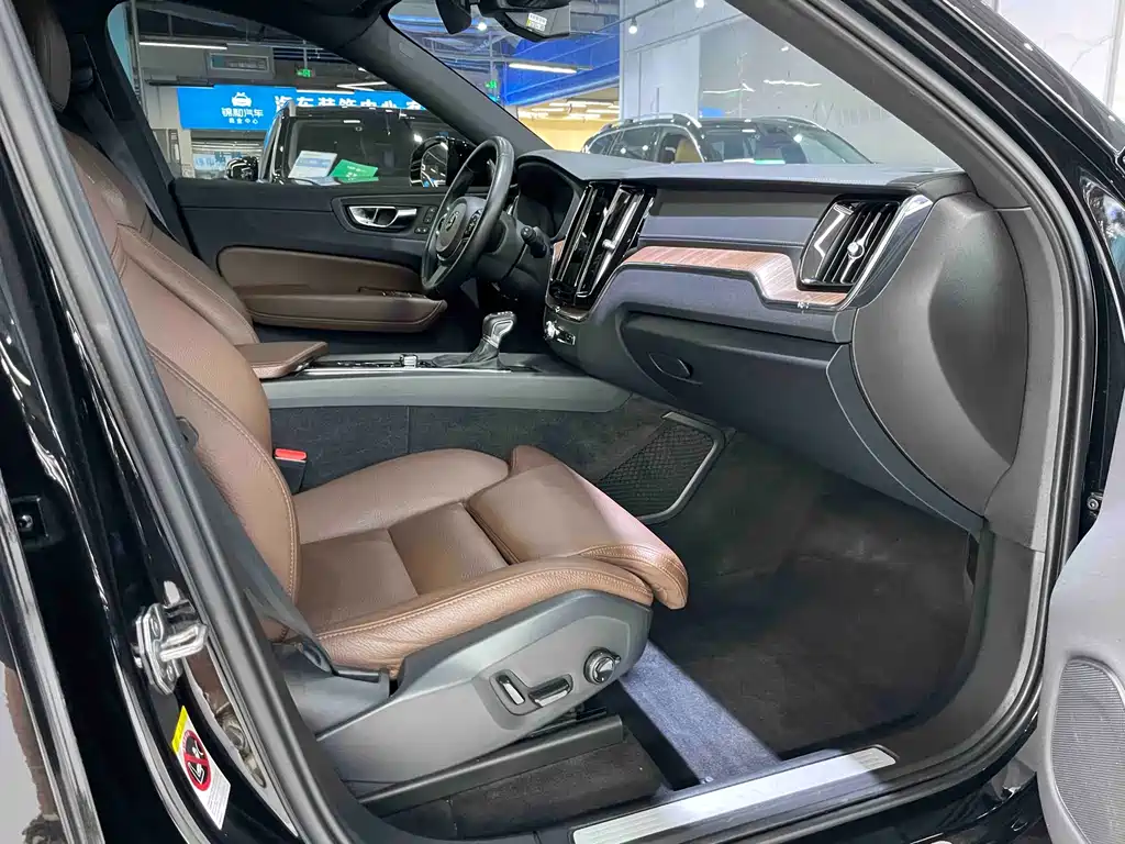 Volvo Volvo XC60 T5 AWD Momentum 2020 - thumbnail 7