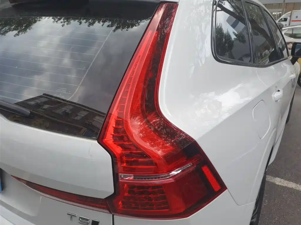 Volvo Volvo XC60 2021 T5 AWD Momentum 2020 - thumbnail 8