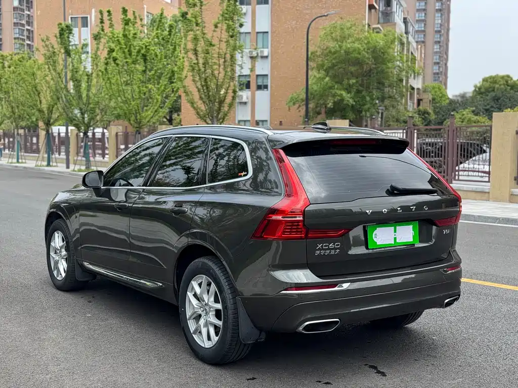 Volvo Volvo XC60 T5 AWD Momentum 2021 - thumbnail 4