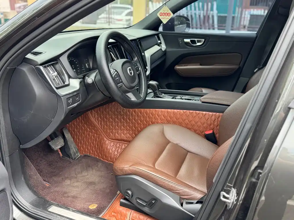 Volvo Volvo XC60 T5 AWD Momentum 2021 - thumbnail 7