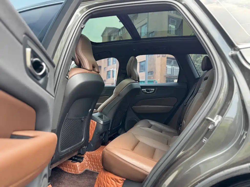 Volvo Volvo XC60 T5 AWD Momentum 2021 - thumbnail 8