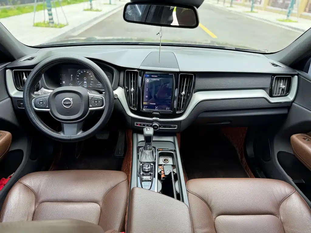 Volvo Volvo XC60 T5 AWD Momentum 2021 - thumbnail 9
