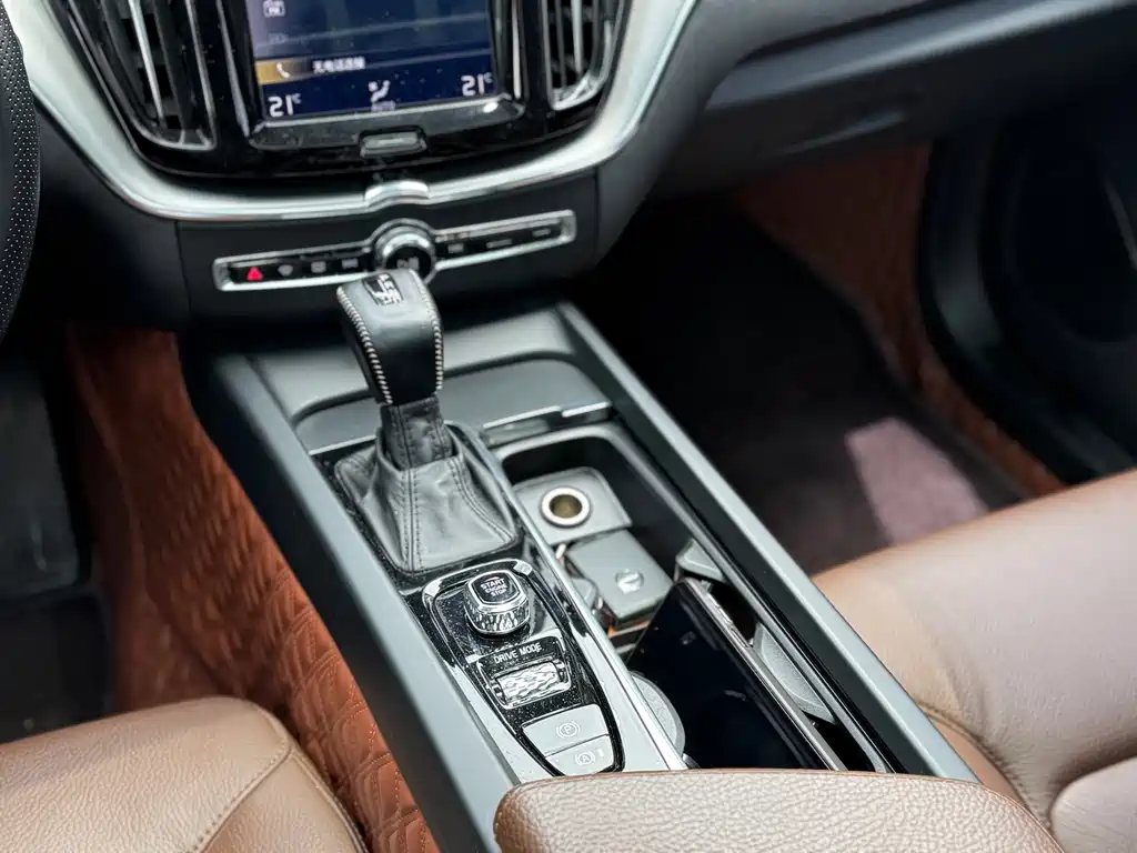 Volvo Volvo XC60 T5 AWD Momentum 2021 - thumbnail 11