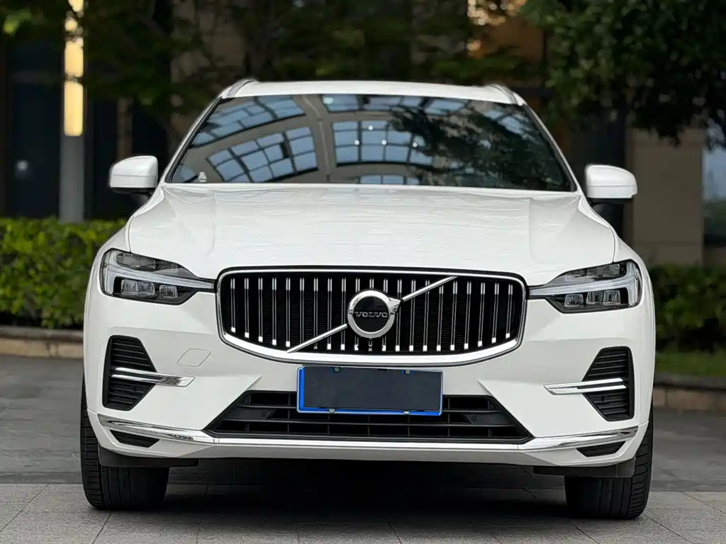 Volvo Volvo XC60 2022 B5 AWD Momentum 2022 - thumbnail 2
