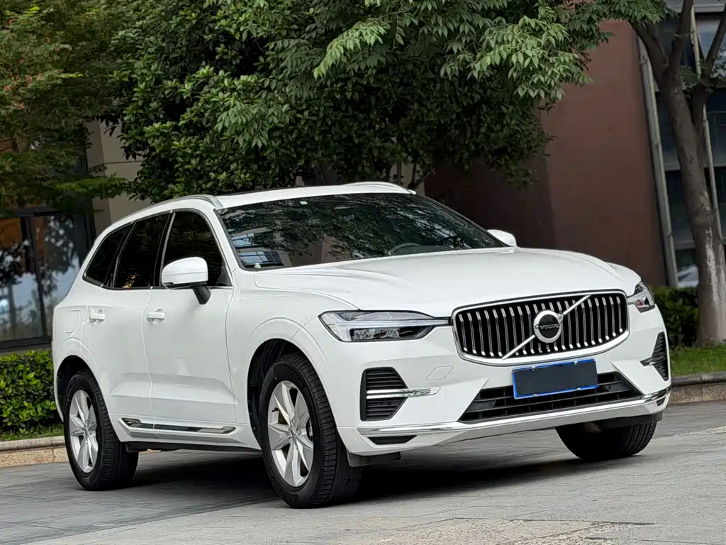 Volvo Volvo XC60 2022 B5 AWD Momentum 2022 - thumbnail 3