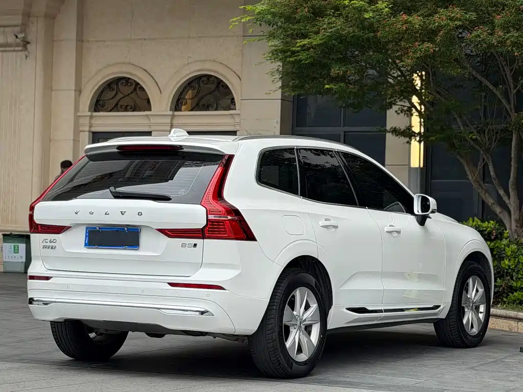 Volvo Volvo XC60 2022 B5 AWD Momentum 2022 - thumbnail 8
