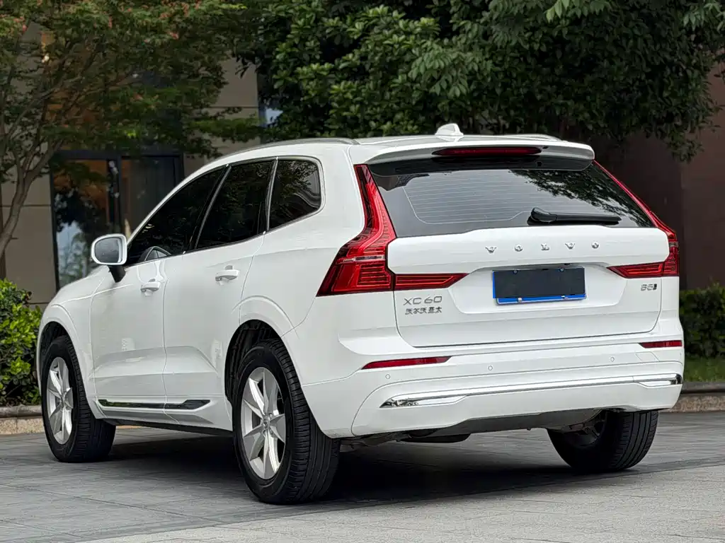 Volvo Volvo XC60 2022 B5 AWD Momentum 2022 - thumbnail 10
