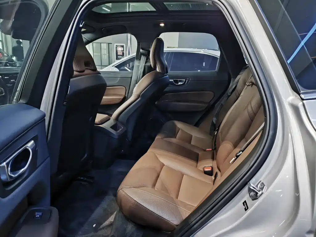 Volvo Volvo XC60 B5 AWD 2022 - thumbnail 10