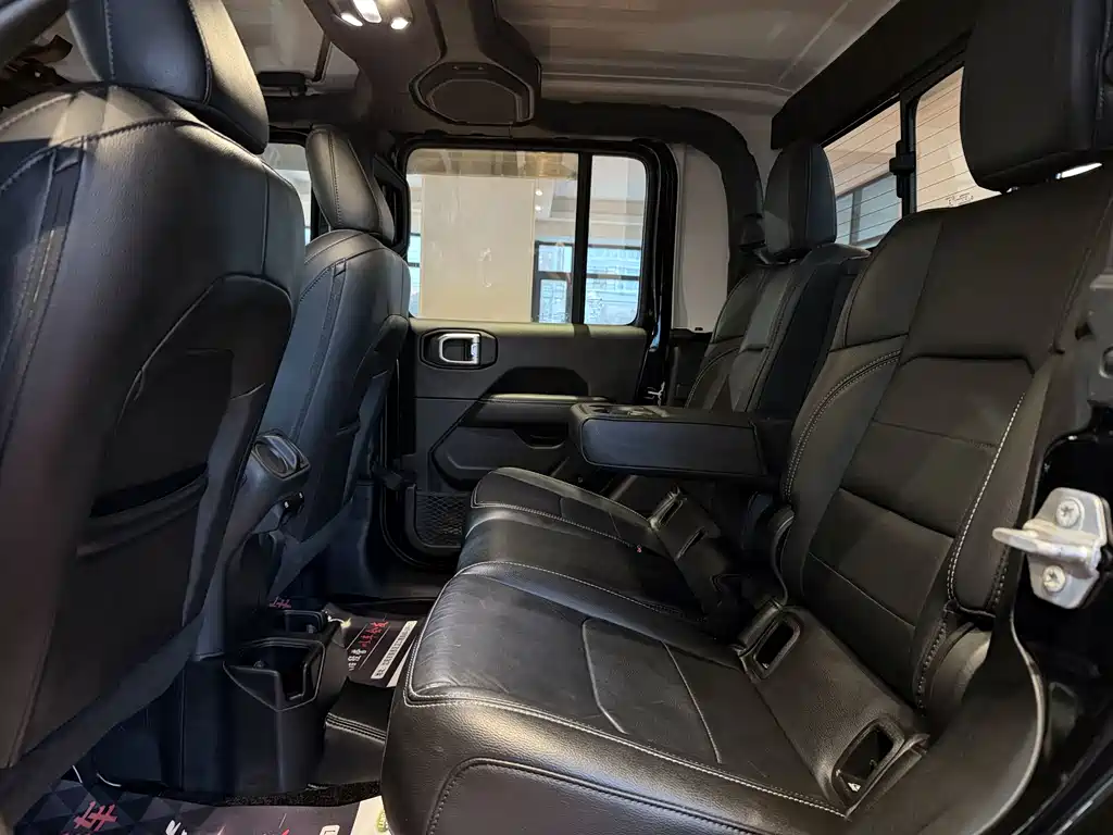 Jeep Jeep Gladiator 2022 3.6L Launch Edition 2023 - thumbnail 8