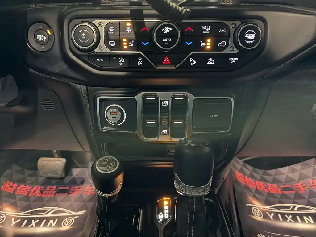 Jeep Jeep Gladiator 2022 3.6L Launch Edition 2023 - thumbnail 12