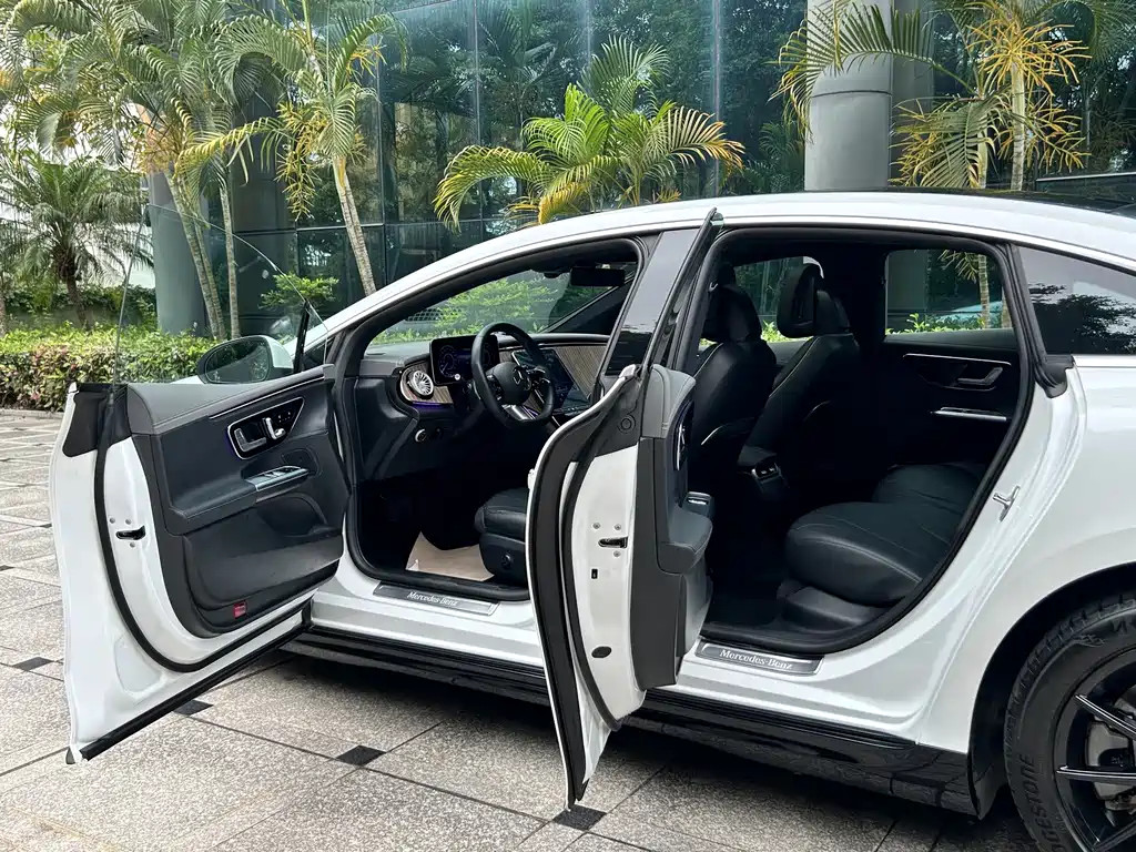 Mercedes-Benz Mercedes-Benz EQE 2022 350 Pioneer Edition 2023 - thumbnail 17