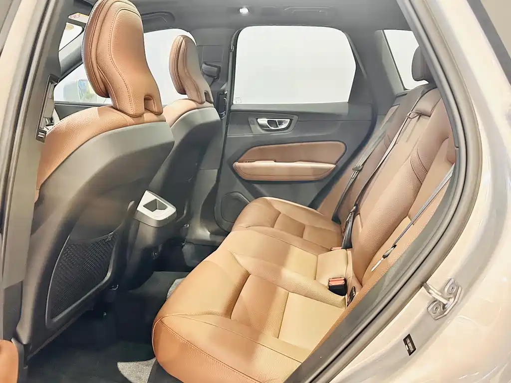Volvo Volvo XC60 B5 AWD 2022 - thumbnail 9