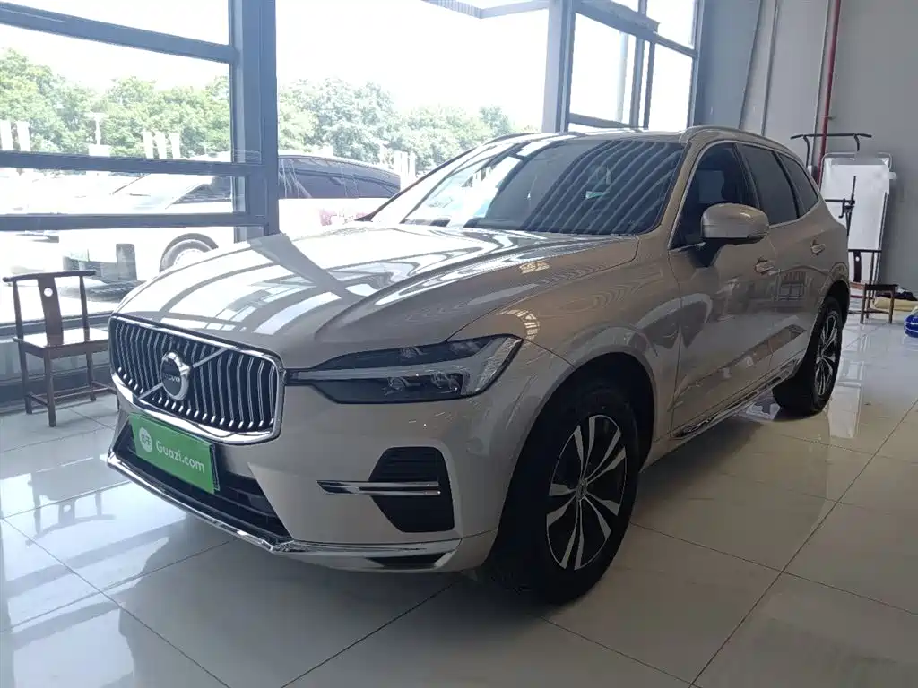 Volvo Volvo XC60 2023 B5 AWD Momentum 2023 - thumbnail 2