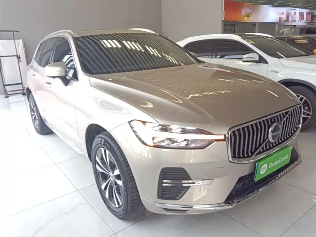 Volvo Volvo XC60 2023 B5 AWD Momentum 2023 - thumbnail 4