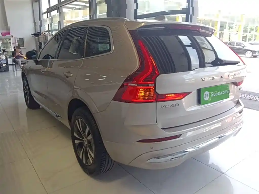 Volvo Volvo XC60 2023 B5 AWD Momentum 2023 - thumbnail 5