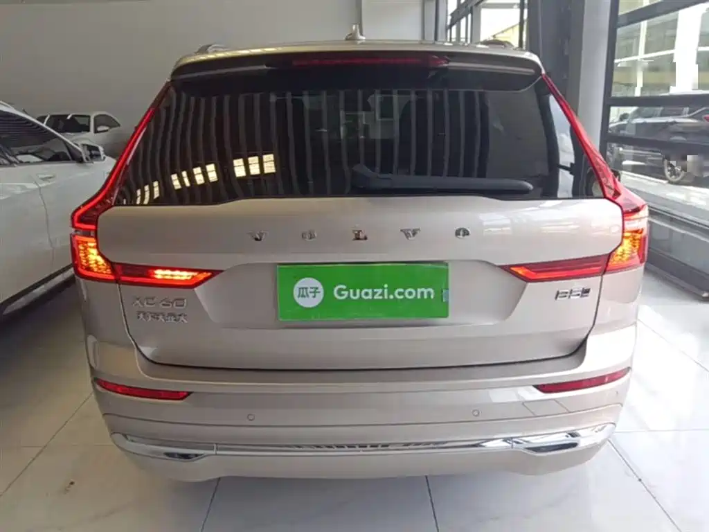Volvo Volvo XC60 2023 B5 AWD Momentum 2023 - thumbnail 6