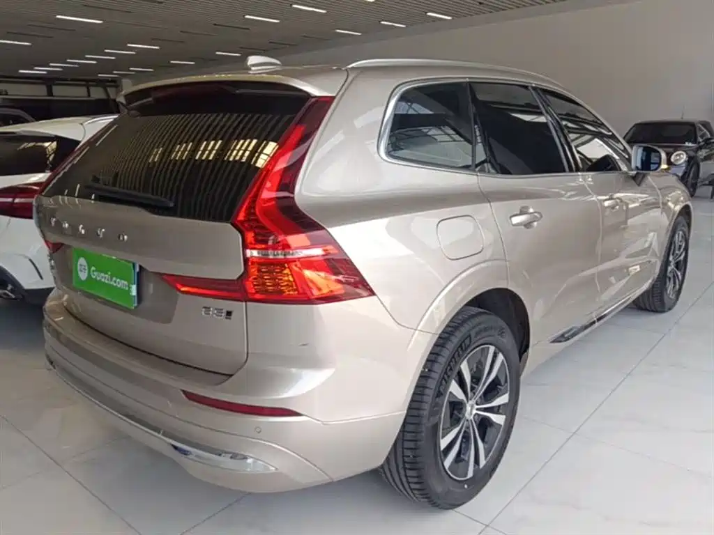 Volvo Volvo XC60 2023 B5 AWD Momentum 2023 - thumbnail 7
