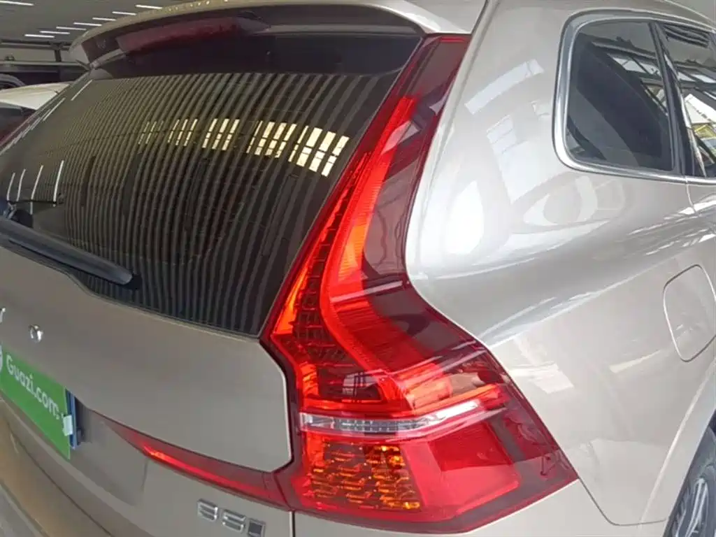 Volvo Volvo XC60 2023 B5 AWD Momentum 2023 - thumbnail 8