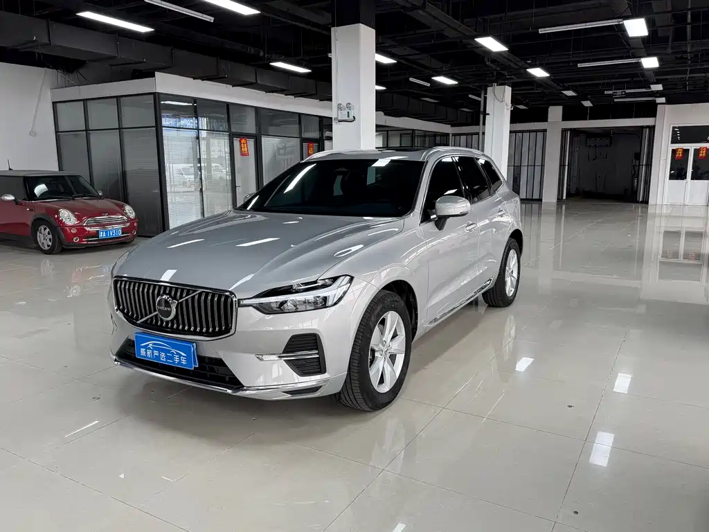 Volvo Volvo XC60 2022 B5 AWD Momentum 2021